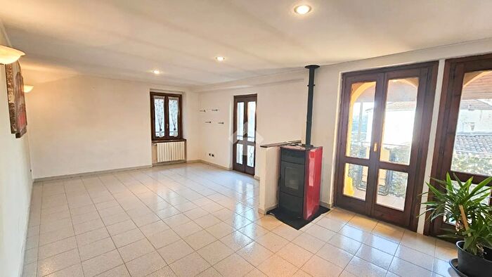 Appartamento trilocale in vendita in Via Francesco Negri, Induno Olona