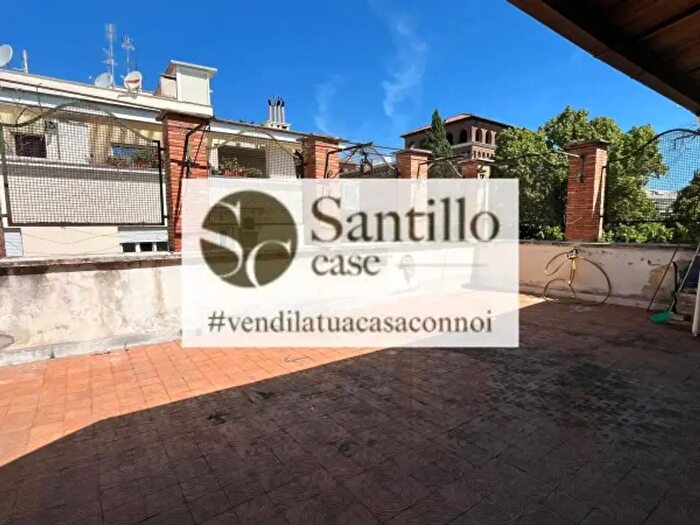 Appartamento con 5 locali in vendita in Via di Sant'Angela Merici, Roma