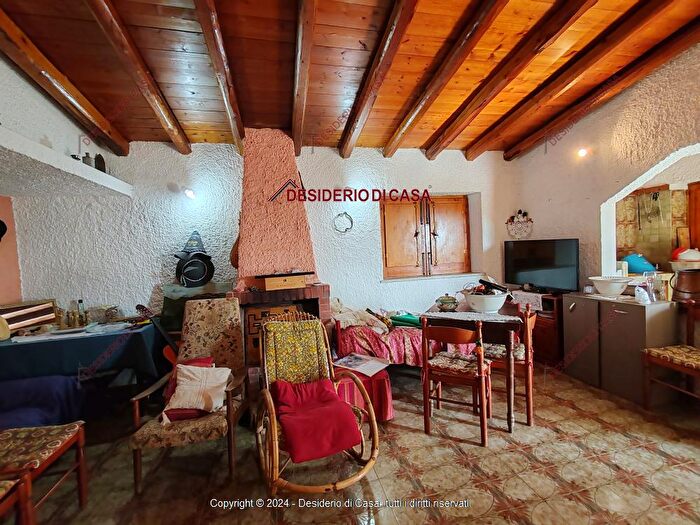 Casa trilocale in affitto in Cefalu