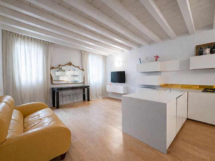 Appartamento trilocale in affitto in Via Febbraio, Piazze Duomo, Padova