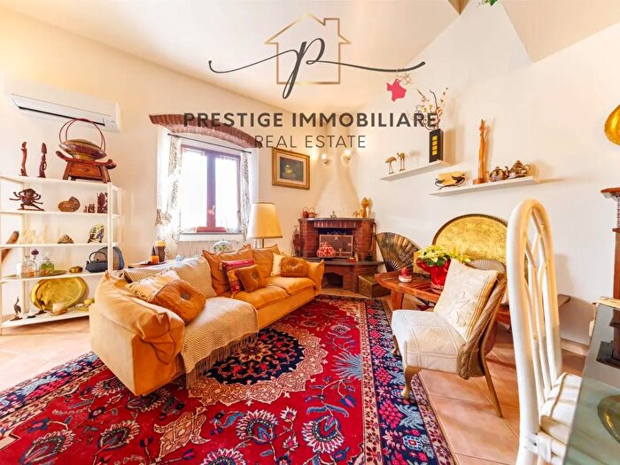 Appartamento con 7 locali in vendita in Livorno