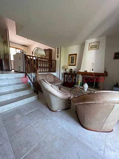 Casa con 5 locali in vendita in Via Capanna Snc, Castelforte