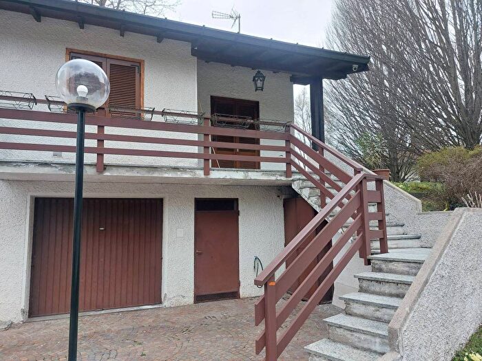 Casa trilocale in affitto in Via Ronchetto, Centro, Cunardo