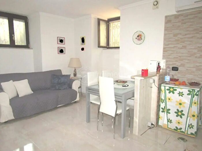 Appartamento bilocale in affitto in Via Diocleziano, Napoli