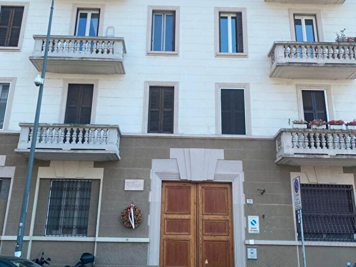 Appartamento quadrilocale in affitto in Via Emilio Gola, Navigli Darsena, Milano