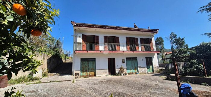 Appartamento con 6 locali in vendita in Via Tresara, Vietri Sul Mare