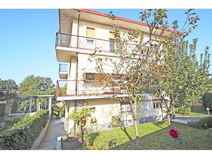 Casa con 9 locali in vendita in Venegono Superiore