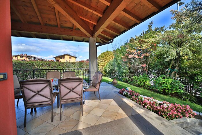 Casa quadrilocale in vendita in Via Libertà a, Busnago