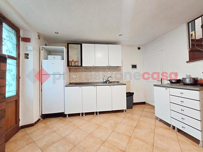 Appartamento con 5 locali in vendita in Piazza Regina Elena, Contigliano