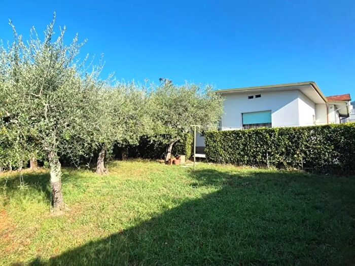 Casa con 6 locali in vendita in della Grotta, Lucca