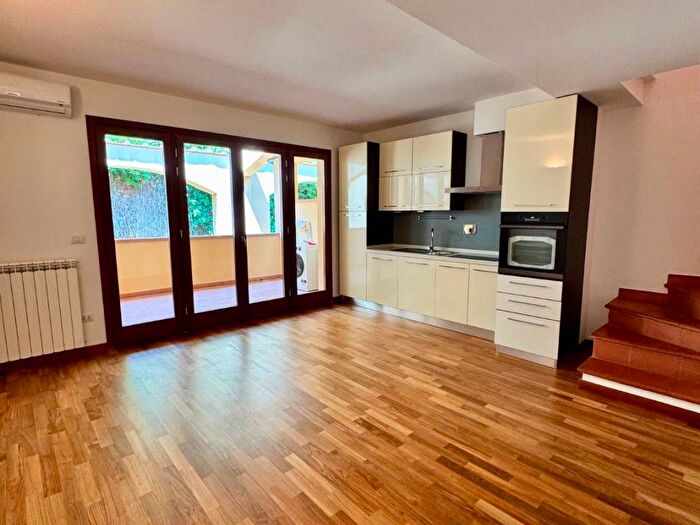 Appartamento trilocale in affitto in Viale Francesco Petrarca, Porta Romana, Firenze