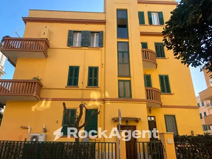 Appartamento trilocale in vendita in Via dei Lucilii, Roma