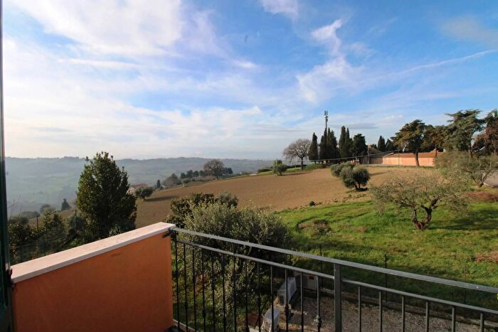 Appartamento quadrilocale in vendita in Contrada Palombarone a Montelupone, Montelupone