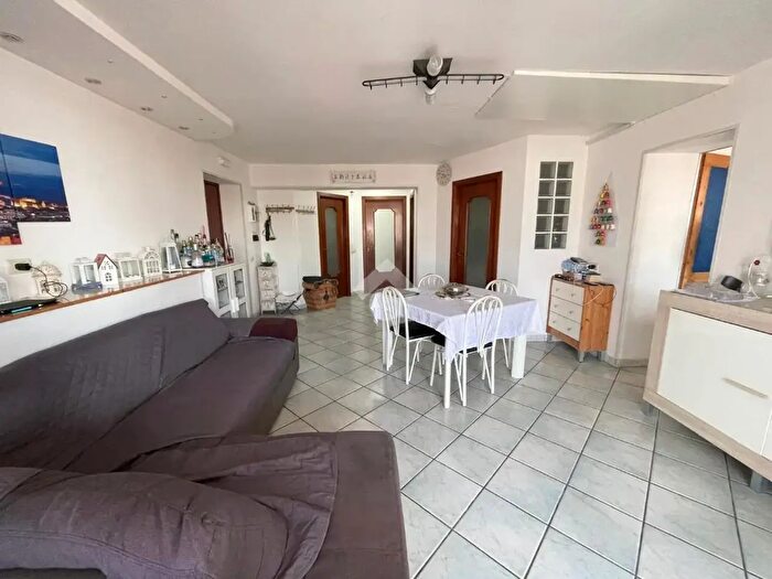 Appartamento con 10 locali in vendita in Via Cimitero, Pollena Trocchia