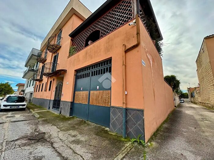 Casa quadrilocale in vendita in Via delle Rose, Caivano