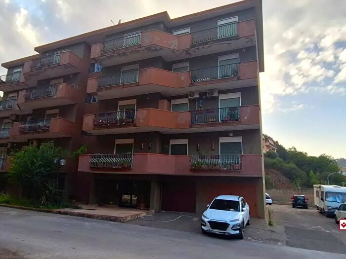 Appartamento quadrilocale in vendita in Via Catara Lettieri, Messina