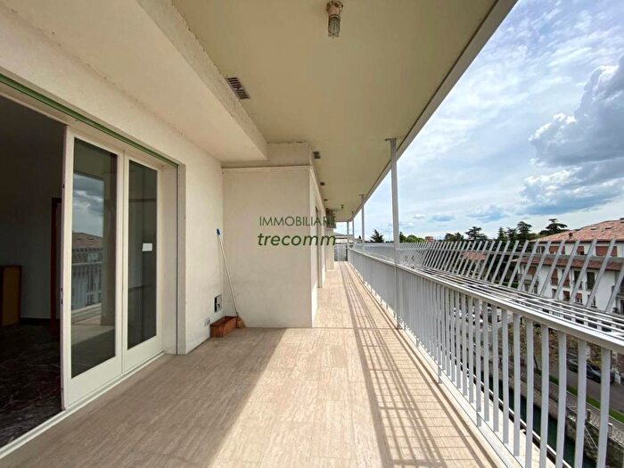 Casa con 6 locali in affitto in Riviera Santa Margherita, Piazza dei Signori, Treviso