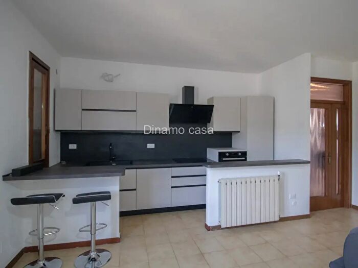 Appartamento trilocale in vendita in Via Ugo Foscolo, Montale