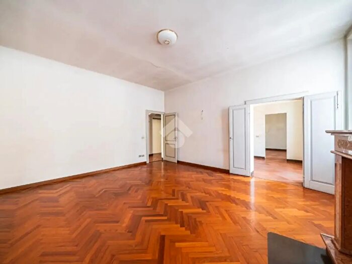 Appartamento con 6 locali in vendita in Via Guidelli, Reggio Emilia