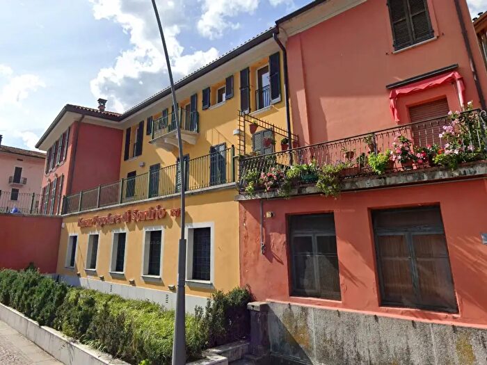 Appartamento bilocale in affitto in Via Sale, Gravedona ed Uniti