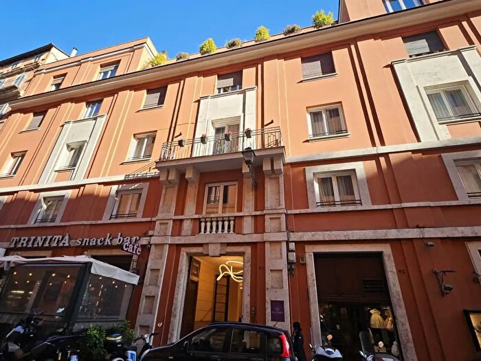 Appartamento con 8 locali in vendita in Via Sistina, Roma