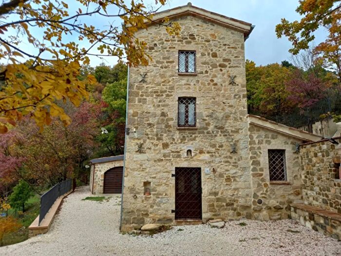 Casa quadrilocale in vendita in Via Frazione Pieve di Compresseto, Gualdo Tadino