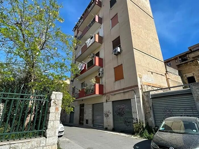 Appartamento trilocale in vendita in Via Imera, Palermo
