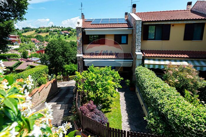 Casa con 6 locali in vendita in Valle Ioro, Castelnuovo Di Porto