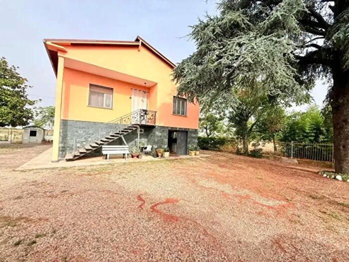 Casa con 6 locali in vendita in Via Sale, Alessandria