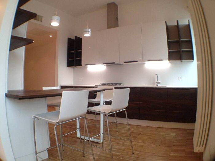 Appartamento trilocale in affitto in Via Giulio e Corrado Venini, Centrale, Milano