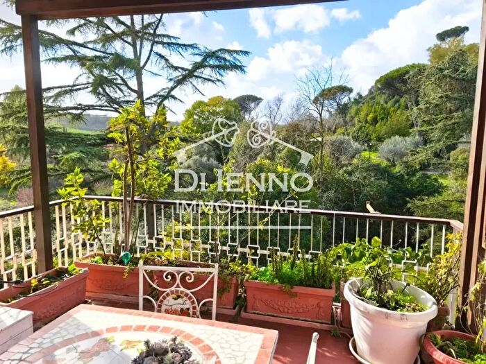 Appartamento con 5 locali in vendita in Via Campodimele, Roma