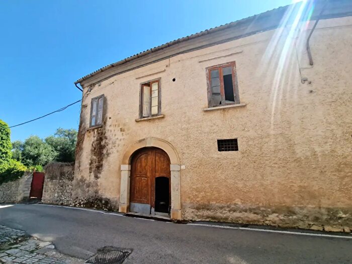 Casa con 15 locali in vendita in Via Trieste, Alvignano