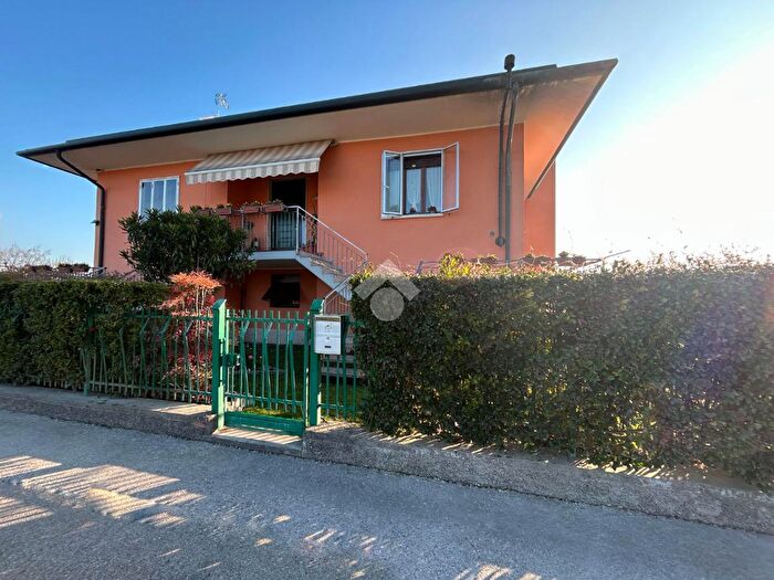 Casa con 7 locali in vendita in Isola Della Scala