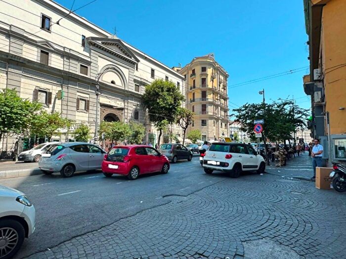 Appartamento con 5 locali in affitto in Corso Umberto I, Tribunali, Napoli
