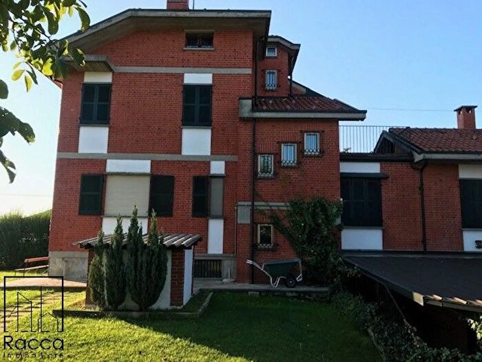 Casa con 6 locali in vendita in Via San Michele, Fossano