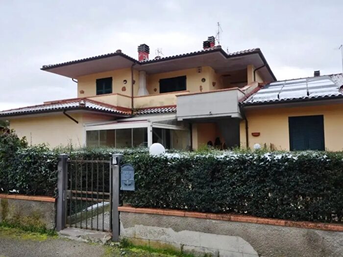 Appartamento quadrilocale in vendita in Via Firenze, Loro Ciuffenna