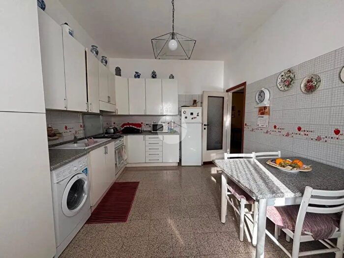 Appartamento trilocale in vendita in Via Ischia, Brescia
