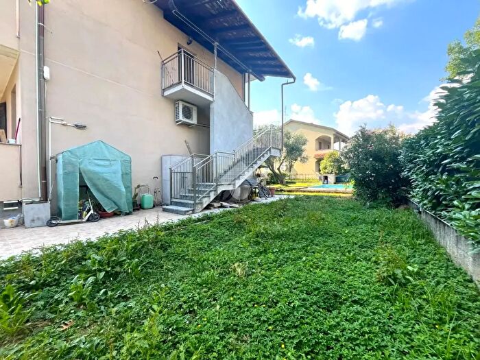 Appartamento trilocale in vendita in Via G di Vittorio, Caponago