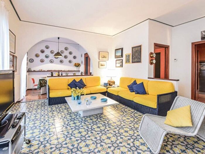 Appartamento quadrilocale in affitto in Via Privata Gattorno, Costaguta, Rapallo