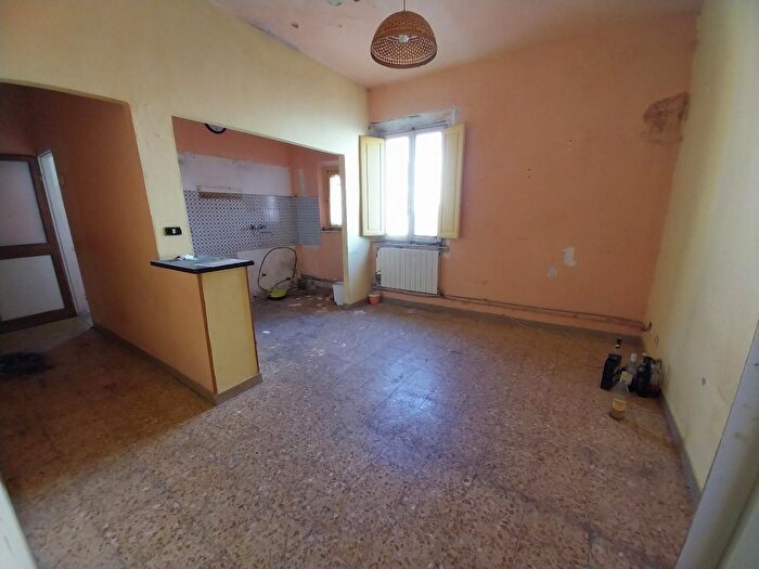 Casa con 5 locali in vendita in Cascina
