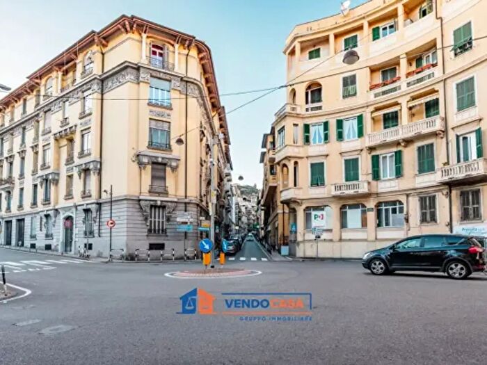 Appartamento trilocale in vendita in Via Zeffiro Massa, Sanremo