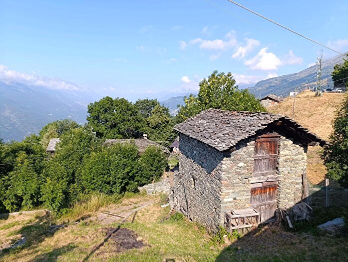 Casa quadrilocale in vendita in Fraz Amay, Saint Vincent