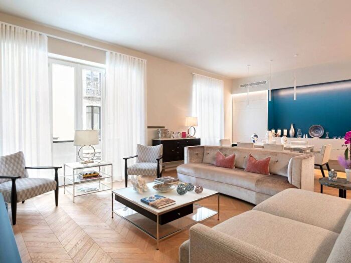 Appartamento con 5 locali in affitto in Via Pinamonte da Vimercate, Moscova, Milano