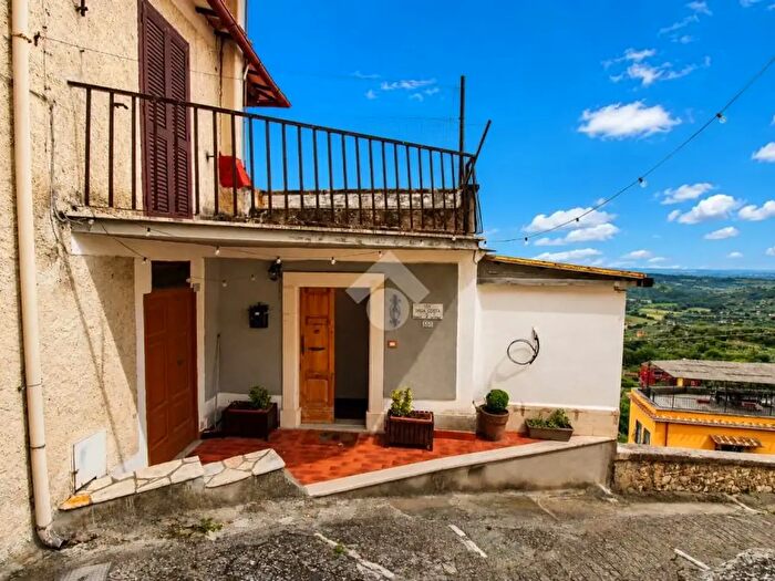 Appartamento trilocale in vendita in Via della Costa, Poggio Mirteto