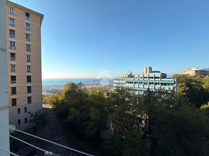 Appartamento quadrilocale in vendita in Via a Podestà, Genova