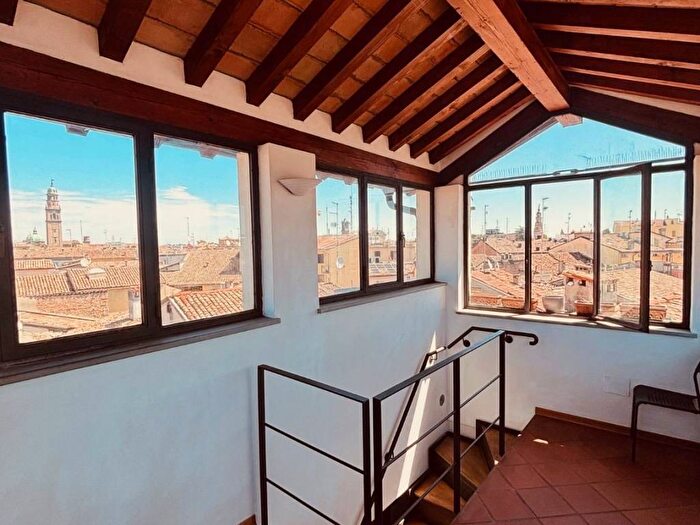 Appartamento bilocale in affitto in Strada Luglio, Centro Storico, Parma