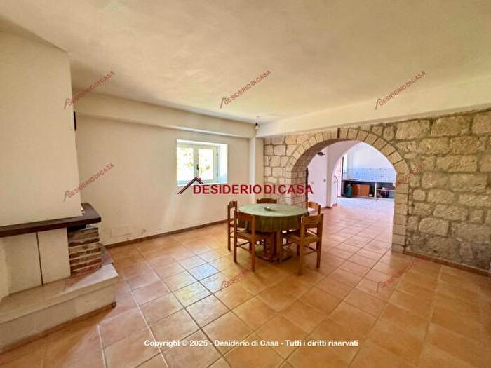 Casa trilocale in vendita in Via Alcide De Gasperi, Petralia Soprana