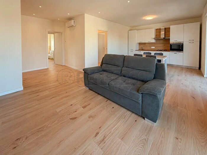 Appartamento con 5 locali in affitto in Viale Italia, Creazzo