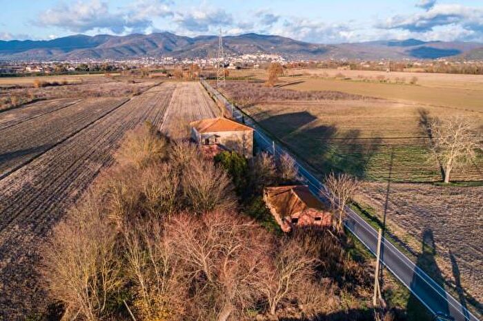 Casa con 6 locali in vendita in Via La Nave, Castiglion Fiorentino