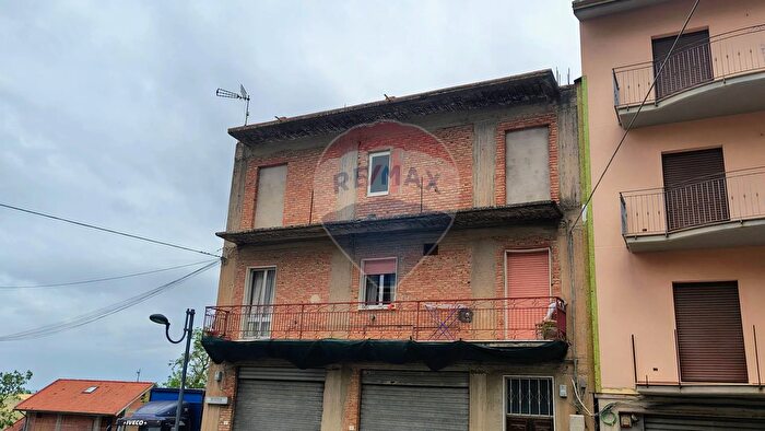 Casa con 6 locali in vendita in Via Calatafimi Snc, Troina